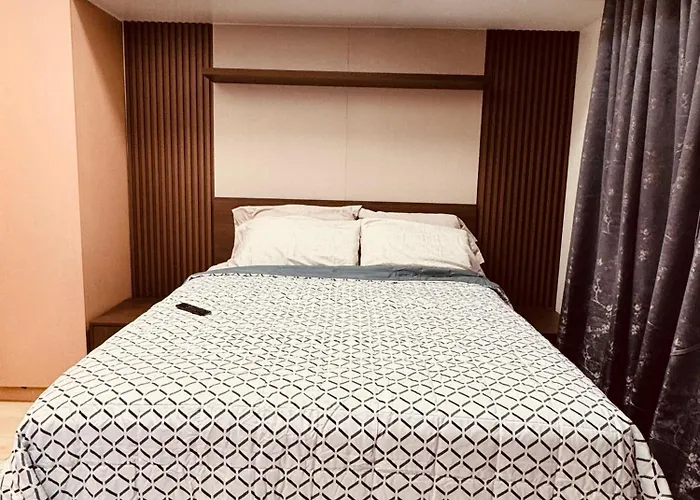 Cozy Uptown Park Tower 2 *