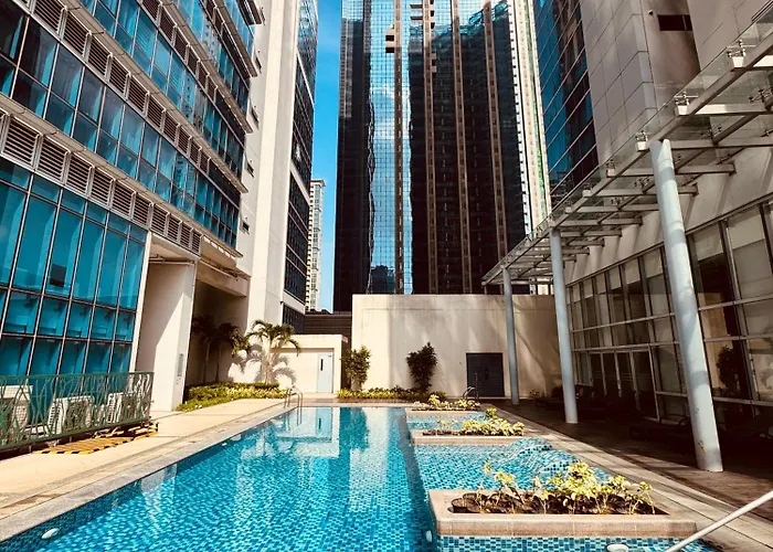Cozy Uptown Park Tower 2